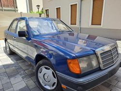 Blau Gebraucht 1987 Mercedes 200 Limousine | 5.149 €