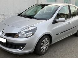 Silber Gebraucht 2006 Renault Clio II Kleinwagen | 3.900 € (Fairer Preis)