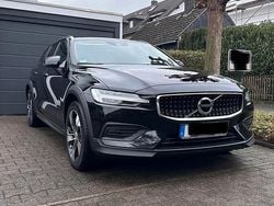 Schwarz Gebraucht 2022 Volvo V60 CC Pro Kombi | 34.500 € (Fairer Preis)