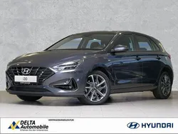 Dark knight / mic Gebraucht 2022 Hyundai i30 Trend Limousine | 13.565 € (Fairer Preis)