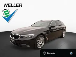 Black sapphire (schwarz) Gebraucht 2022 BMW 530e Sport Line Kombi | 28.850 € (Fairer Preis)