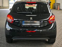 Schwarz Gebraucht 2016 Peugeot 208 Kleinwagen | 7.590 € (Fairer Preis)