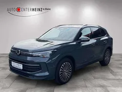 Delfingrau metallic Gebraucht 2024 VW Tiguan Life SUV | 34.900 € (Fairer Preis)