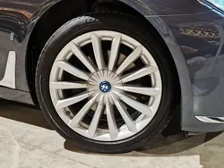 Grau Gebraucht 2017 BMW 740 iPerformance Limousine | 32.500 € (Fairer Preis)