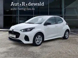 Lunar white Neu 2024 Mazda 2 Center-Line Kleinwagen | 19.590 € (Superpreis)