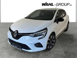 Weiß Gebraucht 2023 Renault Clio V Evolution Limousine | 14.990 € (Guter Preis)