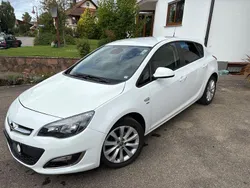Weiß Gebraucht 2013 Opel Astra Limousine | 6.200 € (Etwas zu teuer)