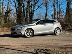 Grau Gebraucht 2016 Volvo V40 Momentum Limousine | 18.300 €