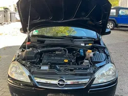 Schwarz Gebraucht 2005 Opel Corsa Kleinwagen | 1.200 € (Guter Preis)