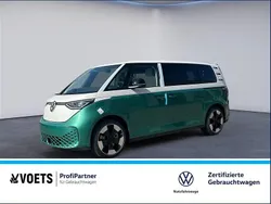 Candyweiß/bay leaf green m... Gebraucht 2025 VW ID. Buzz Pro Van | 75.950 €