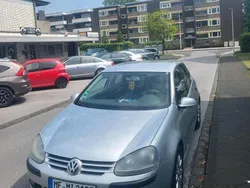 Grau Gebraucht 2004 VW Golf V Limousine | 1.800 € (Etwas zu teuer)