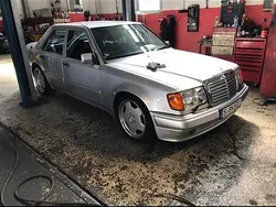 Silber Gebraucht 1992 Mercedes E500 Limousine | 58.800 €