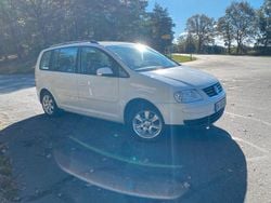 Weiß Gebraucht 2005 VW Touran Van / Kleinbus | 4.250 € (Teuer)
