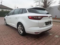 Weiß Gebraucht 2017 Renault Mégane GrandTour Play Kombi | 9.500 € (Guter Preis)