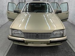 Grün Gebraucht 1985 Opel Senator Limousine | 6.450 €