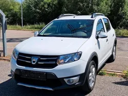 Weiß Gebraucht 2016 Dacia Sandero Stepway Kleinwagen | 7.900 € (Guter Preis)