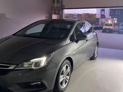 Grau Gebraucht 2017 Opel Astra Excellence Limousine | 9.800 € (Fairer Preis)