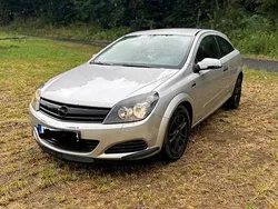 Silber Gebraucht 2005 Opel Astra GTC Coupé | 2.999 €