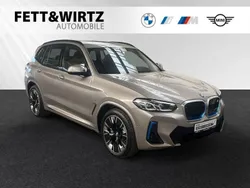 Kaschmirsilber metallic Gebraucht 2024 BMW iX3 Impressive SUV | 53.888 € (Superpreis)