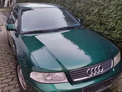 Grün Gebraucht 1999 Audi A4 Limousine | 600 € (Superpreis)
