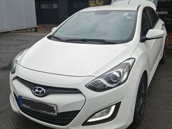 Weiß Gebraucht 2012 Hyundai i30 Limousine | 4.000 € (Teuer)