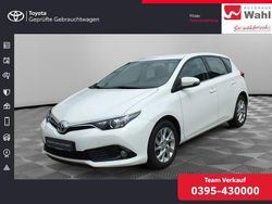 Super white 2 Gebraucht 2017 Toyota Auris Comfort Limousine | 14.980 € (Teuer)