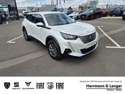 Weiss / perlmutt weiß metallic (metallic) Gebraucht 2022 Peugeot e-2008 Active SUV | 18.999 € (Fairer Preis)