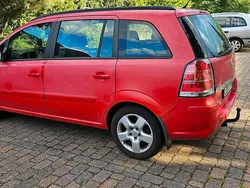 Rot Gebraucht 2006 Opel Zafira Van / Kleinbus | 900 € (Fairer Preis)