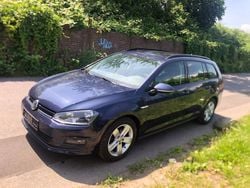 Blau Gebraucht 2015 VW Golf VII Trendline Kombi | 6.200 € (Guter Preis)
