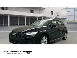 Brillantschwarz Gebraucht 2023 Audi A3 Sportback Sport Limousine | 26.490 € (Superpreis)