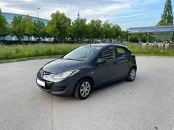 Grau Gebraucht 2012 Mazda 2 Limousine | 3.999 € (Guter Preis)