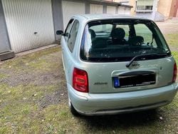 Grün Gebraucht 2001 Nissan Micra Kleinwagen | 2.999 €