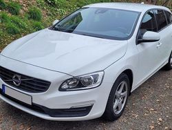 Weiß Gebraucht 2017 Volvo V60 Kinetic Kombi | 13.300 € (Fairer Preis)