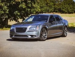 Grau Gebraucht 2012 Chrysler 300C Limousine | 24.999 €