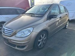 Gold Gebraucht 2006 Mercedes B180 Van / Kleinbus | 2.899 € (Guter Preis)