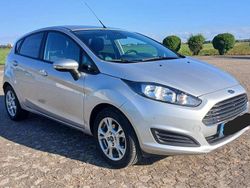Silber Gebraucht 2013 Ford Fiesta SYNC Edition Kleinwagen | 2.499 € (Fairer Preis)