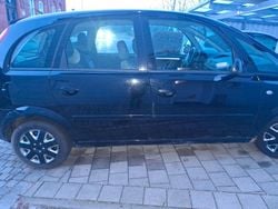 Schwarz Gebraucht 2006 Opel Meriva Cosmo Van / Kleinbus | 790 €