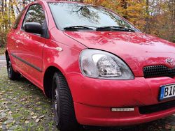 Rot Gebraucht 2000 Toyota Yaris Sol Limousine | 1.500 € (Etwas zu teuer)