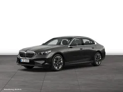 Sophistograu brillanteffekt metallic Gebraucht 2024 BMW 550e Comfort Edition Limousine | 69.624 € (Superpreis)