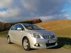 Silber Gebraucht 2009 Toyota Verso Van / Kleinbus | 4.500 € (Fairer Preis)
