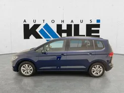 Atlantik blue (blau) Gebraucht 2023 VW Touran Comfortline Van / Kleinbus | 31.990 € (Fairer Preis)
