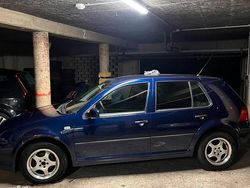 Blau Gebraucht 2002 VW Golf IV Kleinwagen | 1.300 € (Guter Preis)