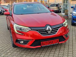 Rot Gebraucht 2017 Renault Mégane IV Intens Limousine | 8.990 € (Fairer Preis)