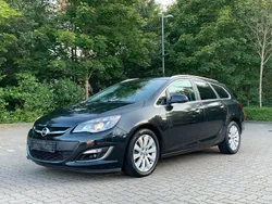 Schwarz Gebraucht 2012 Opel Astra Kombi | 5.100 € (Fairer Preis)
