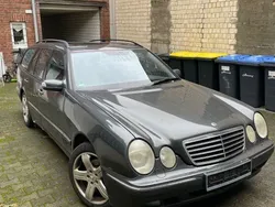 Schwarz Gebraucht 2000 Mercedes E240 Avantgarde Limousine | 1.900 € (Guter Preis)