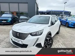 Weiß Gebraucht 2023 Peugeot e-2008 Allure SUV | 22.990 € (Fairer Preis)