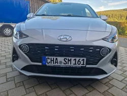 Silber Gebraucht 2021 Hyundai i10 Edition 30+ Kleinwagen | 11.350 € (Fairer Preis)