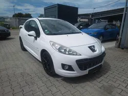 Weiß Gebraucht 2012 Peugeot 207 Tendance Limousine | 2.400 € (Fairer Preis)