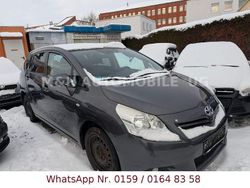 Grau Gebraucht 2012 Toyota Verso Travel Van / Kleinbus | 5.999 € (Fairer Preis)