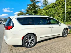 Beige Gebraucht 2017 Chrysler Pacifica Limited SUV | 32.990 € (Etwas zu teuer)